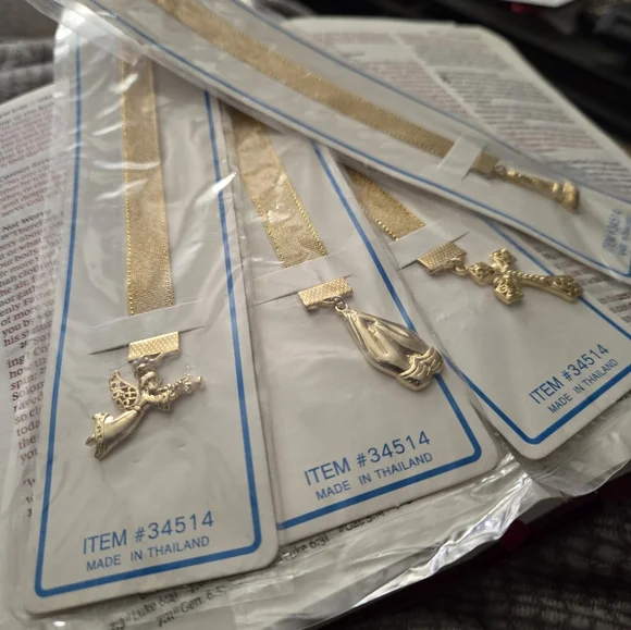 Gold-Plated Christian Bookmarks four faith-inspiring designs. - Picture 7 of 8